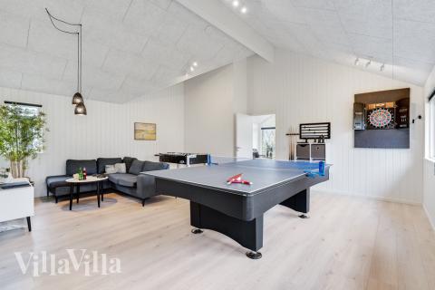 Aktivitetsrum i lyxstuga nr 502 med 7 sovrum och plats för 18 personer.