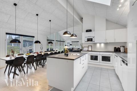 Köket i lyxstuga nr 502 är generöst inrett.