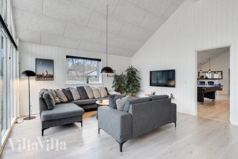 När ni besöker lyxhus nr 502 kan ni mysa tillsammans i sofforna.