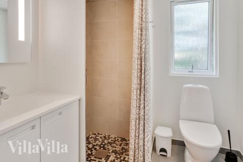 Ett av badrummen i lyxstuga nr 515