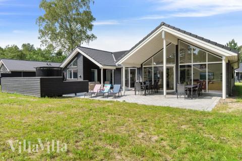 Den tjusiga sommarstugan nr 515 med gott om plats för upp till 14 personer