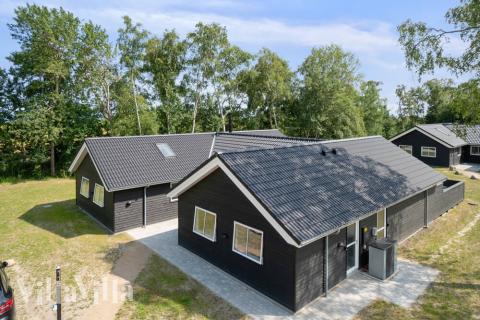 I Lolland/Falster/Møn ligger detta vackra poolhus nr 515 med plats för 14 personer.