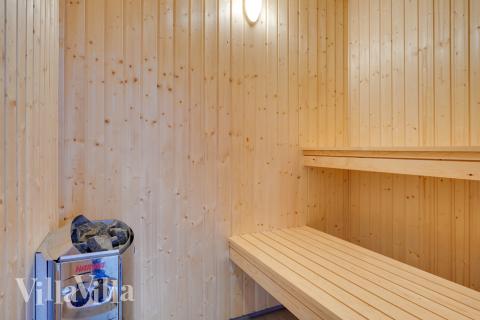 Njut av bastuvärmen i lyxstuga nr 517 för 18 personer