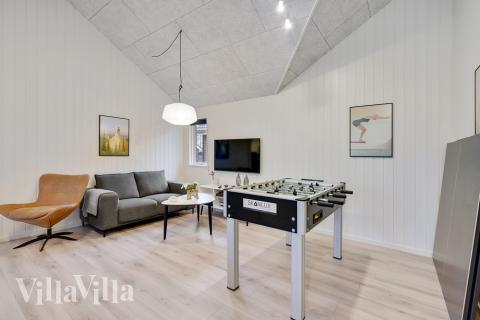 Aktivitetsrum i lyxstuga nr 517 med 7 sovrum och plats för 18 personer.