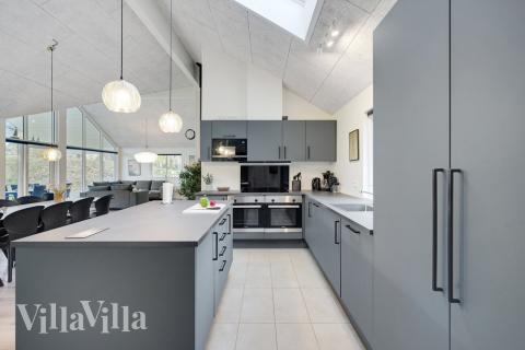 Köket i lyxstuga nr 517 är utrustat så att ni kan laga mat till 18 personer.