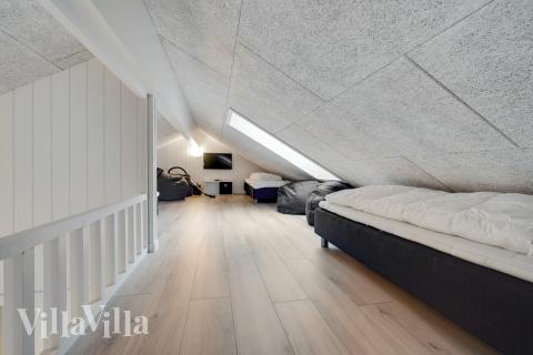 Några av de 18 sovplatserna finns på loftet i lyxstuga nr 517