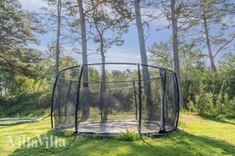 Förutom de många timmar som du kan tillbringa i stugans poolavdelning erbjuder lyxstuga 517 även många utomhusaktiviteter