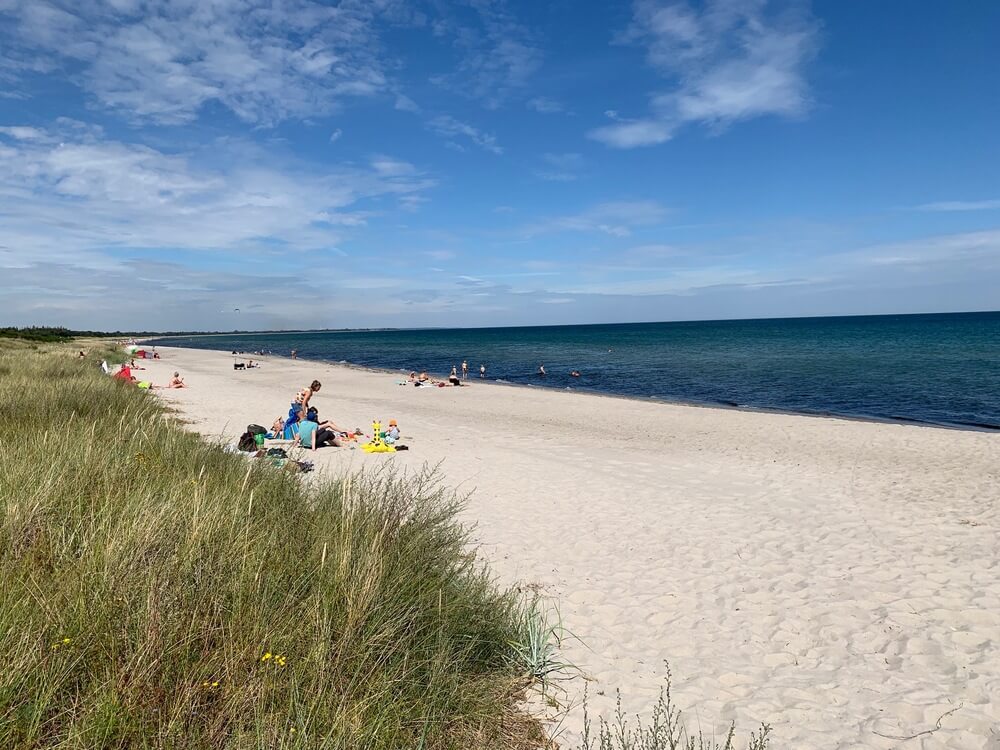 Stranden i närheten av lyxhus 507.