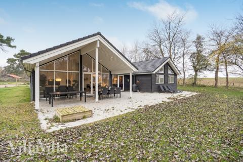 Den tjusiga sommarstugan nr 507 med gott om plats för upp till 18 personer