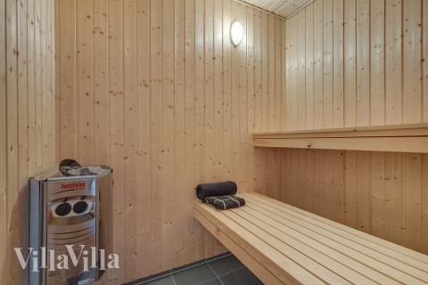 Njut av bastuvärmen i lyxstuga nr 507 för 18 personer