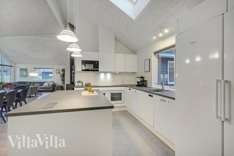 Köket i lyxstuga nr 507 är utrustat så att ni kan laga mat till 18 personer.