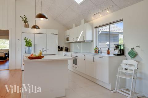 Köket i lyxstuga nr 493 är utrustat så att ni kan laga mat till 24 personer.