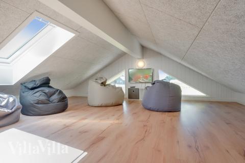 Några av de 24 sovplatserna finns på loftet i lyxstuga nr 493