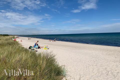 Stranden i närheten av lyxhus 506.
