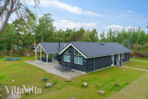 Den tjusiga sommarstugan nr 506 med gott om plats för upp till 18 personer