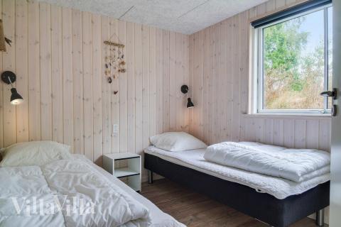 Ett av de 7 utmärkta sovrummen i lyxstuga nr 506 i Lolland/Falster/Møn.