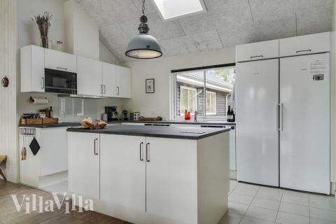 Köket i lyxstuga nr 506 är utrustat så att ni kan laga mat till 18 personer.