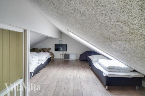 Några av de 18 sovplatserna finns på loftet i lyxstuga nr 506