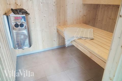 Njut av bastuvärmen i lyxstuga nr 506 för 18 personer