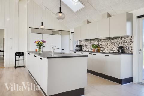 Köket i lyxstuga nr 497 är utrustat så att ni kan laga mat till 26 personer.