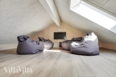 Några av de 26 sovplatserna finns på loftet i lyxstuga nr 497