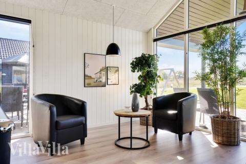 Soffhörnan i lyxstuga 497 i Sydjylland.