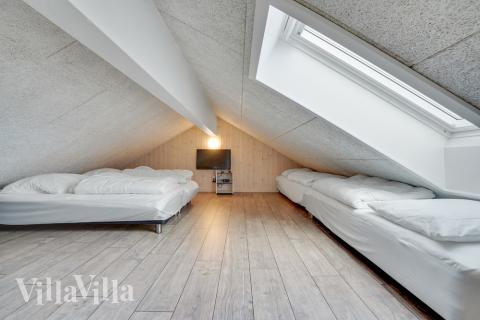 Några av de 14 sovplatserna finns på loftet i lyxstuga nr 522