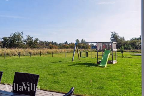 Förutom de många timmar som du kan tillbringa i stugans poolavdelning erbjuder lyxstuga 522 även många utomhusaktiviteter