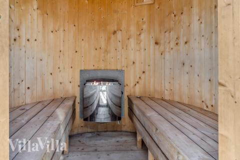 Njut av bastuvärmen i lyxstuga nr 522 för 14 personer