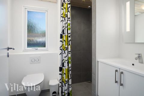 Ett av badrummen i lyxstuga nr 498