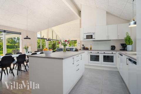 Köket i lyxstuga nr 498 är utrustat så att ni kan laga mat till 18 personer.