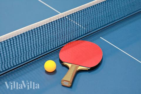 Aktivitetsrum i lyxstuga nr 498 med 7 sovrum och plats för 18 personer.