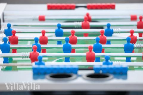 Lyxstuga 498 för 18 personer har ett stort aktivitetsrum med bl.a. biljard och dart