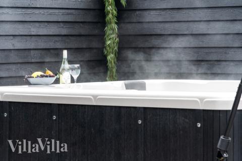 Lyxstuga nr 521 erbjuder bland annat ett härligt spabad