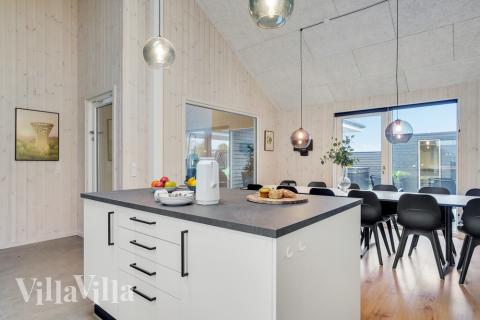 Köket i lyxstuga nr 521 är utrustat så att ni kan laga mat till 16 personer.