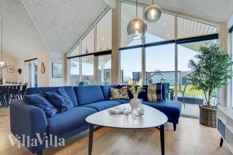 Soffhörnan i lyxstuga 521 i Sydjylland.