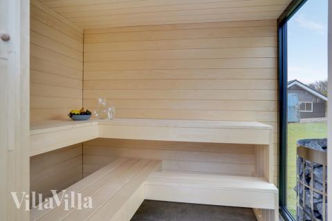 Njut av bastuvärmen i lyxstuga nr 521 för 16 personer