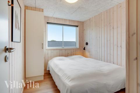 Ett av de 10 utmärkta sovrummen i lyxstuga nr 496 i Sydjylland.
