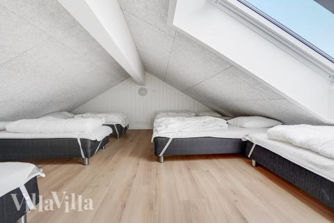 Några av de 26 sovplatserna finns på loftet i lyxstuga nr 496