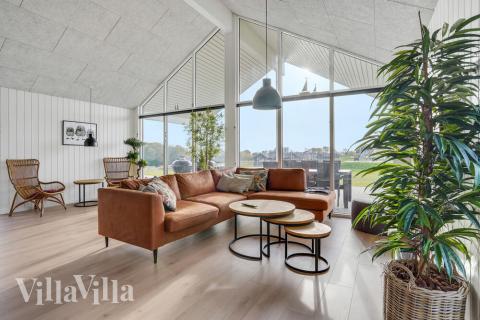 Vardagsrummet i lyxstuga nr 496.