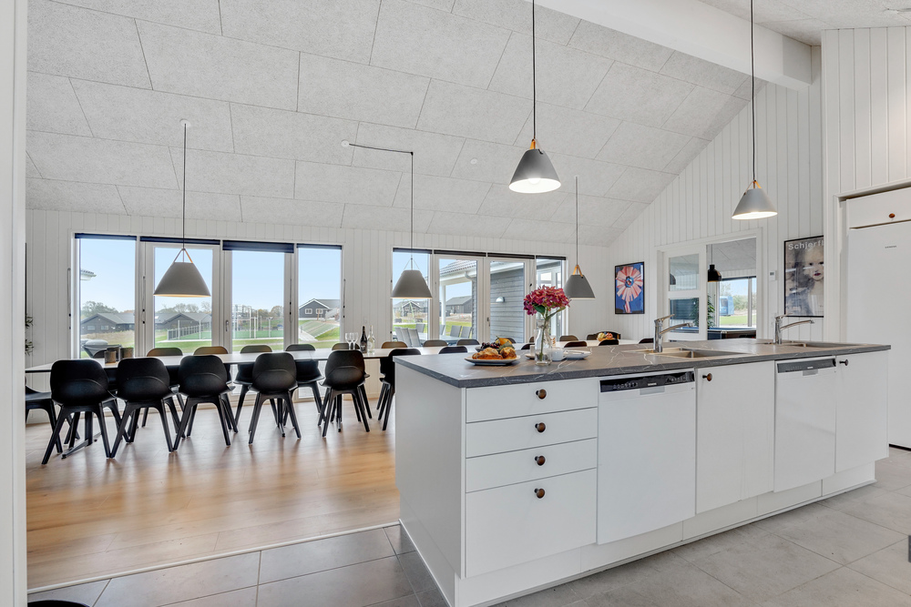 Välinrett kök i lyxstuga nr 496 i Sydjylland.