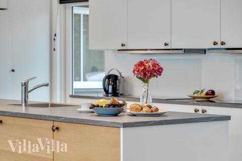 Köket i lyxstuga nr 496 är generöst inrett.