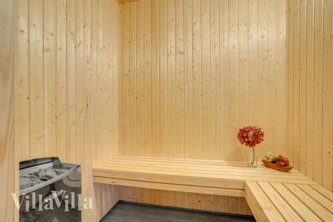 Njut av bastuvärmen i lyxstuga nr 496 för 26 personer