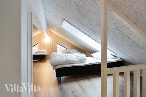 Några av de 20 sovplatserna finns på loftet i lyxstuga nr 508