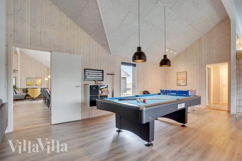 Aktivitetsrum i lyxstuga nr 508 med 8 sovrum och plats för 20 personer.