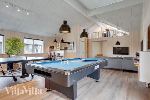 Lyxstuga 508 för 20 personer har ett stort aktivitetsrum med bl.a. biljard och dart