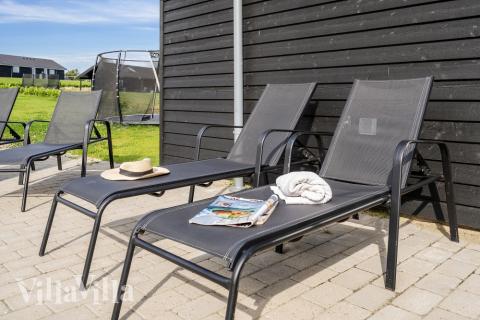 Stor terrass i lyxstuga nr 499 i Sydjylland.