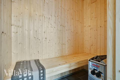 Lyxstuga nr 514 är bland annat utrustad med en härlig bastu.