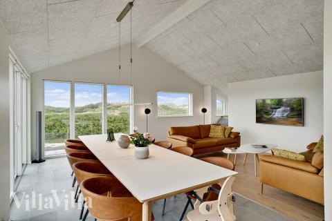 Ni kan sitta 10 personer tillsammans i vardagsrummet när ni besöker lyxhus nr 514 i Nordjylland.