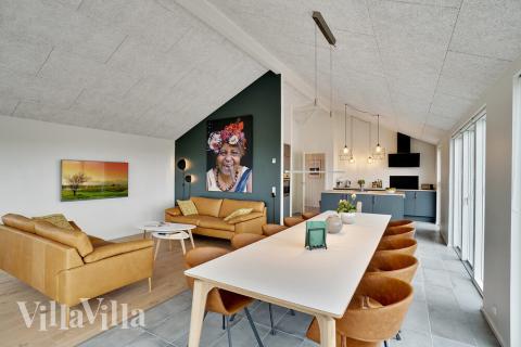 Soffhörnan i lyxstuga 514 i Nordjylland.